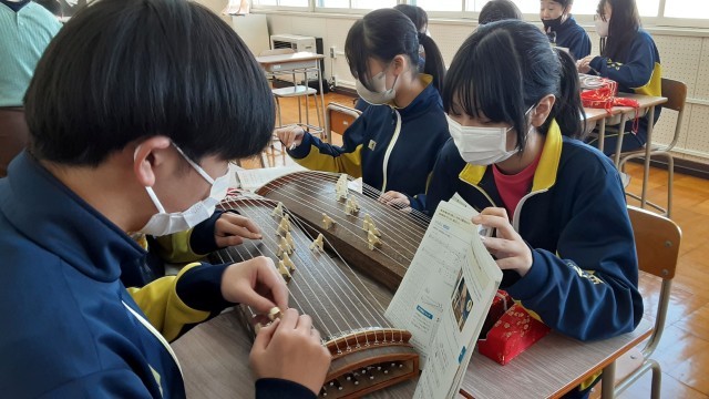 班で協力して練習する様子。