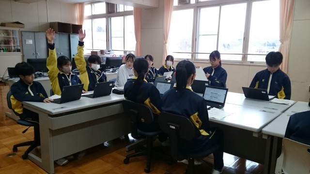 各学級からの意見を述べる