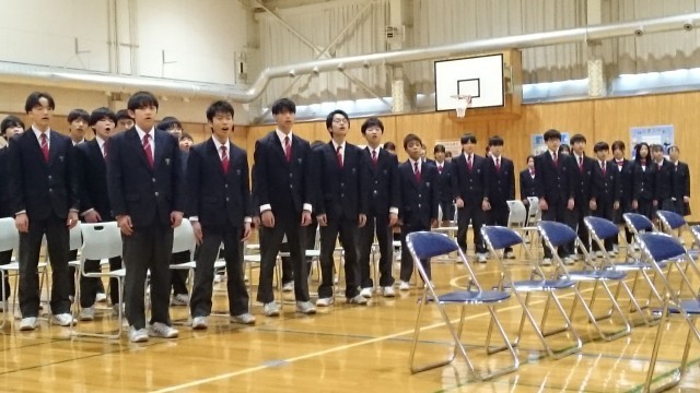 在校生の歌声が響きます。